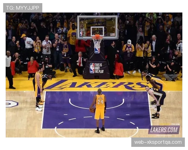 科比无球跑动制造错位，拉开湖人进攻空间