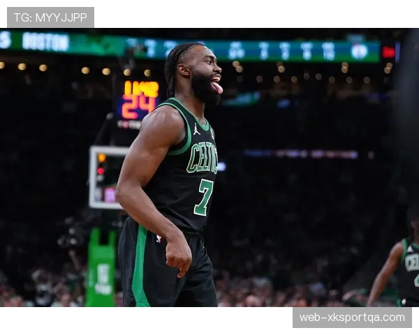 杰伦·布朗无球跑动提升三分稳定性 拉开球队进攻空间